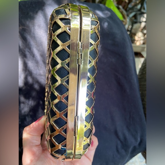 EVENING CLUTCH Gold metal/black. ◾️ - Picture 5 of 7